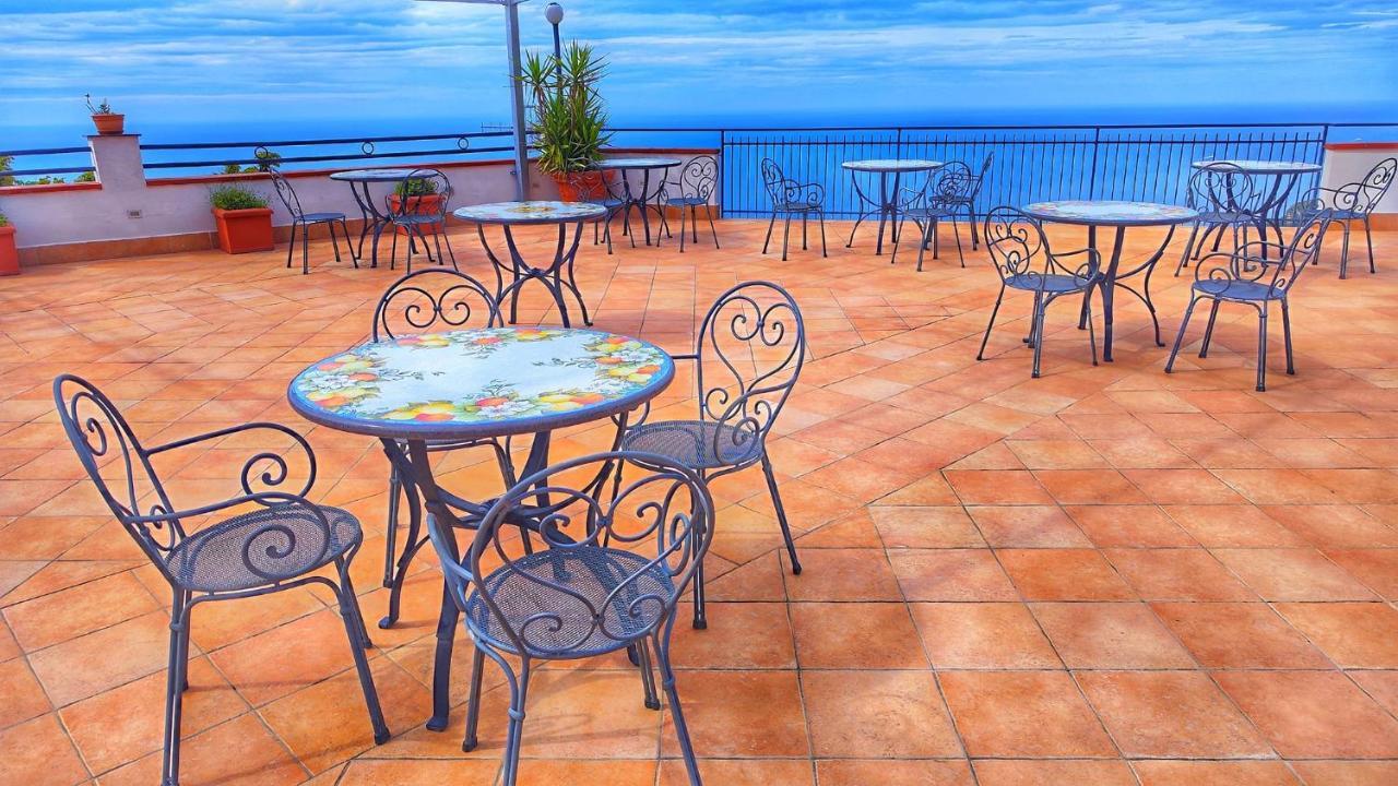 Le Marelle Hotell Furore Eksteriør bilde